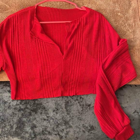 Red crop long sleeve - Picture 2 of 3